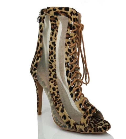 HIGH HEELS X HIGH HEELS X