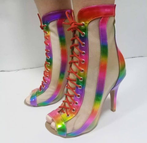 HIGH HEELS X HIGH HEELS X